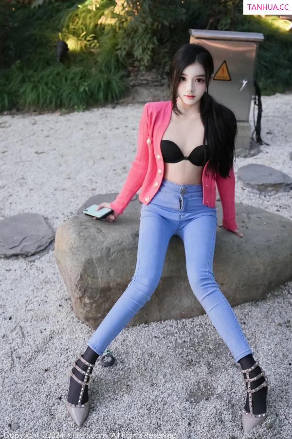   [XiuRen]高清写真图 2024.02.08 No.8091 龙雪儿 牛仔裤美臀第15张图片